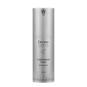 0.05% Retinal Cream i elegant emballasje, plassert på lys bakgrunn – avansert krem med retinal for sensitiv og moden hud.