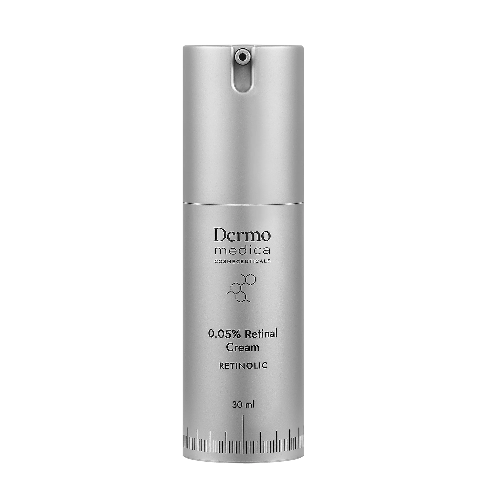 0.05% Retinal Cream i elegant emballasje, plassert på lys bakgrunn – avansert krem med retinal for sensitiv og moden hud.