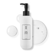 Daily Ritual Deep Cleansing Oil – vegansk, parfymefri renseolje med AstaCICA™ som fjerner makeup, SPF og forurensning uten å tørke ut huden.