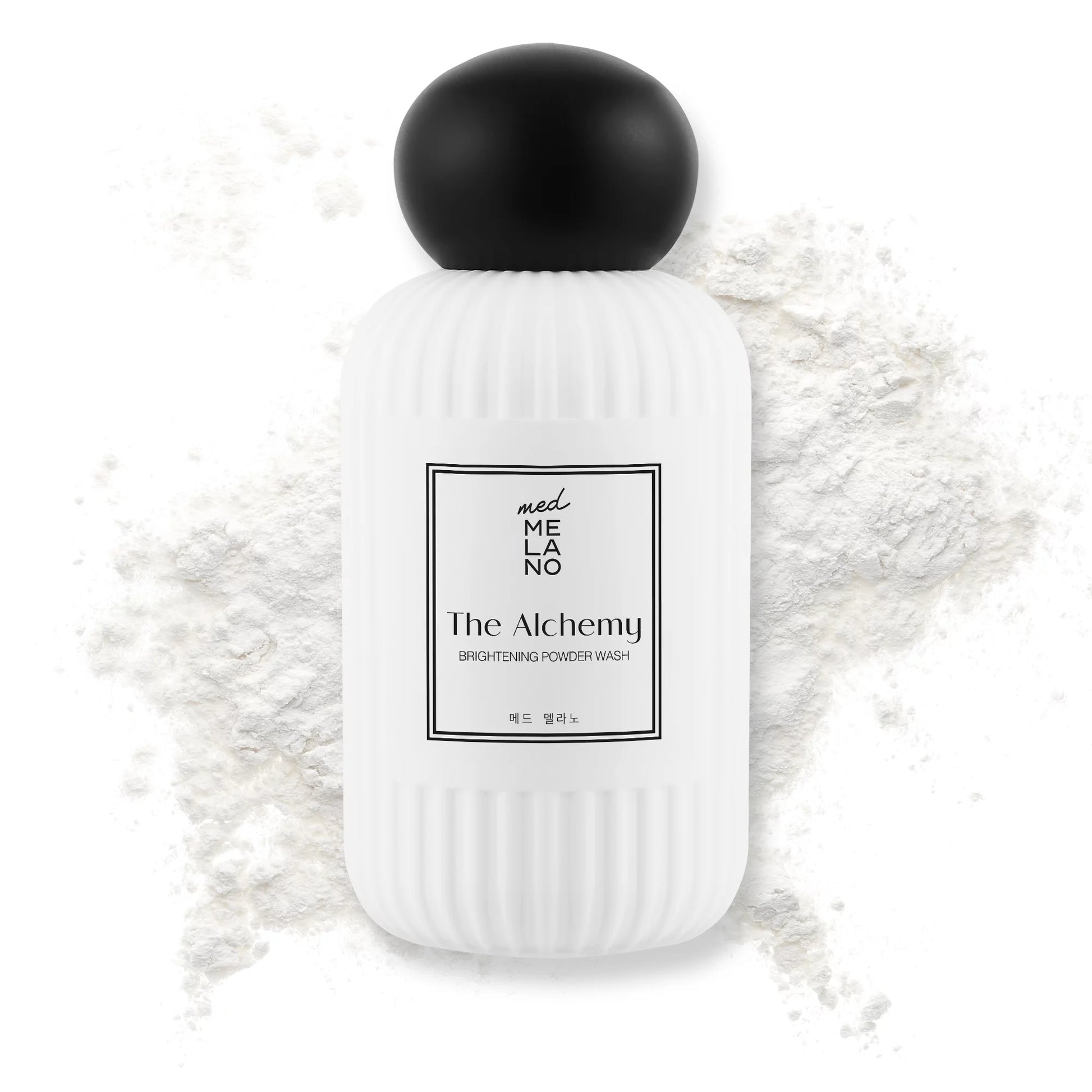 The Alchemy Brightening Powder Wash – enzymatisk rensepudder som aktiveres med vann og gir skånsom eksfoliering og naturlig glød.